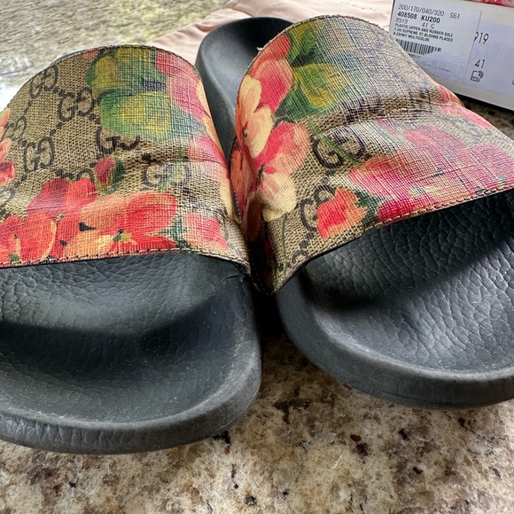 Gucci Bloom Slides size 41. Not for a picky buyer! Please ask questions first! - Picture 12 of 14